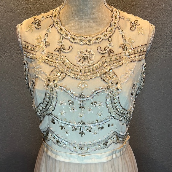Needle & Thread Embellished By Hand Formal Gown - Size 10 - Picture 4 of 16